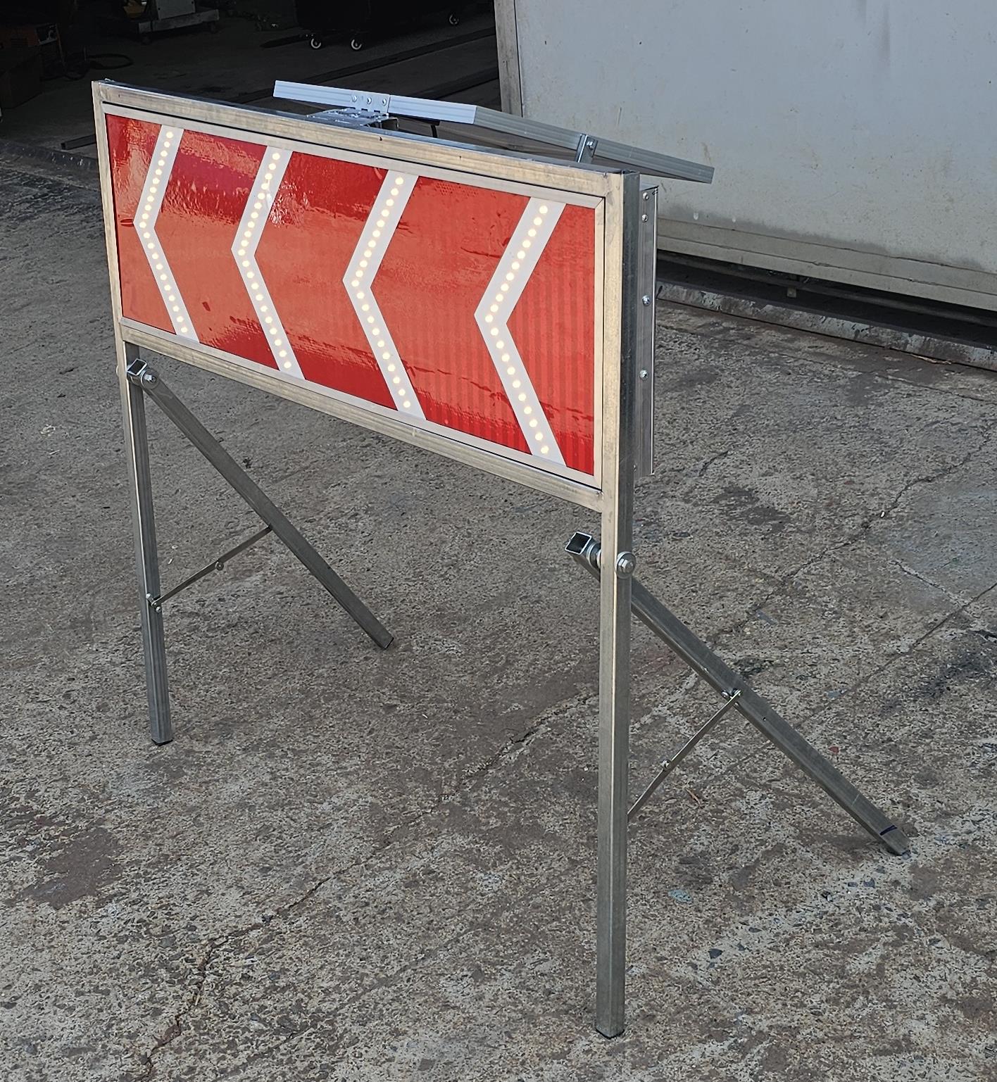 BIỂN BÁO CHỈ DẪN LỐI ĐI NĂNG LƯỢNG MẶT TRỜI